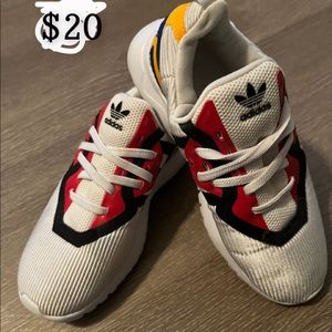 Boy’s Adidas Tennis Shoes